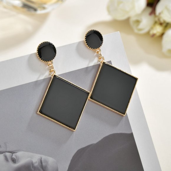 Jewelry - Geometric Earring
